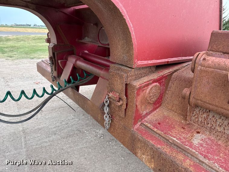 image for item EW4174 1983 Vulcan  lowboy oilfield trailer
