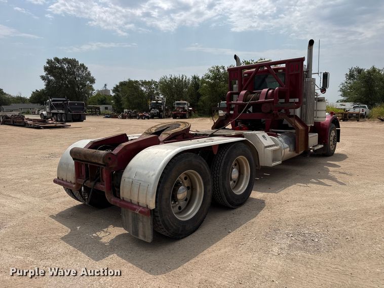image for item EW4175 1982 Peterbilt 382 semi truck