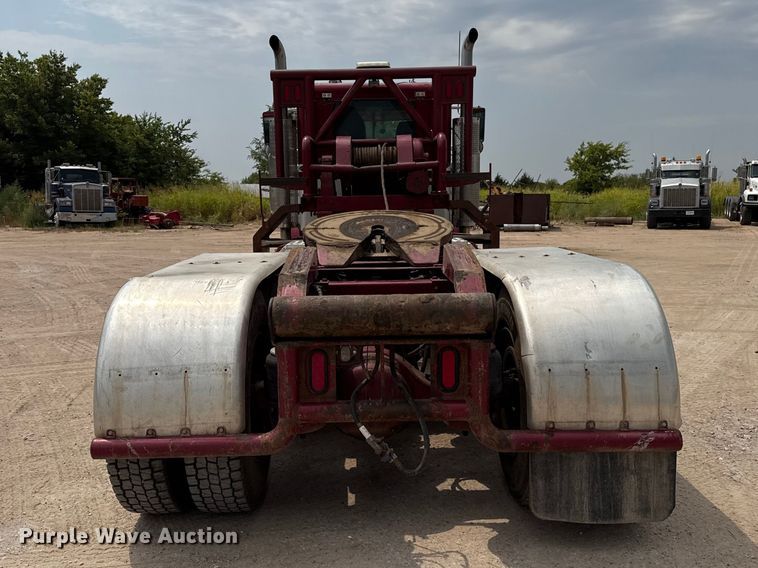 image for item EW4175 1982 Peterbilt 382 semi truck