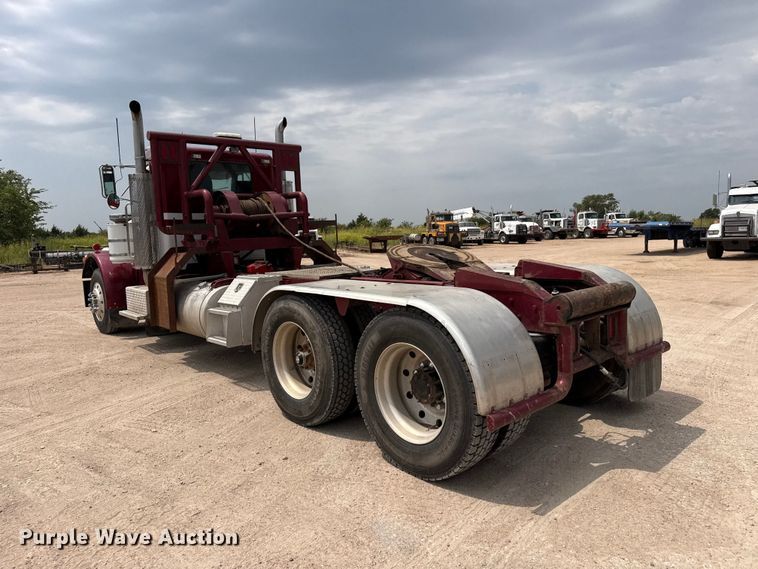 image for item EW4175 1982 Peterbilt 382 semi truck