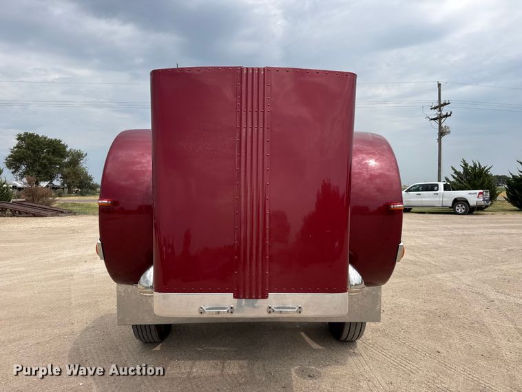 image for item EW4175 1982 Peterbilt 382 semi truck