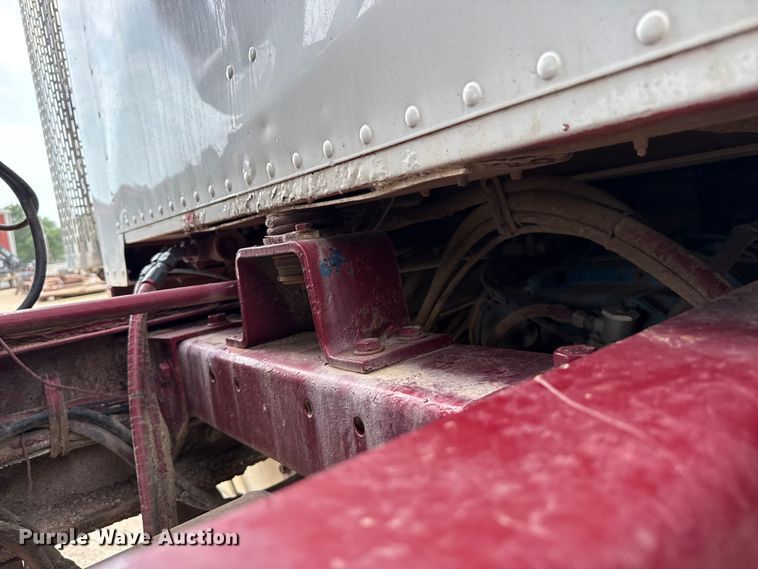 image for item EW4175 1982 Peterbilt 382 semi truck