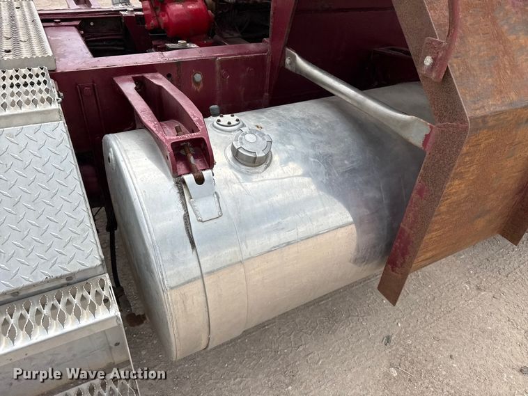 image for item EW4175 1982 Peterbilt 382 semi truck
