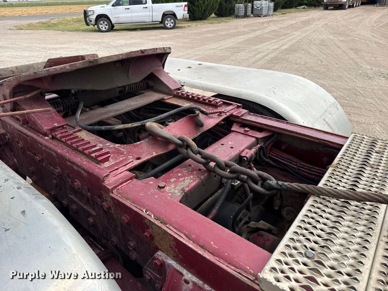 image for item EW4175 1982 Peterbilt 382 semi truck