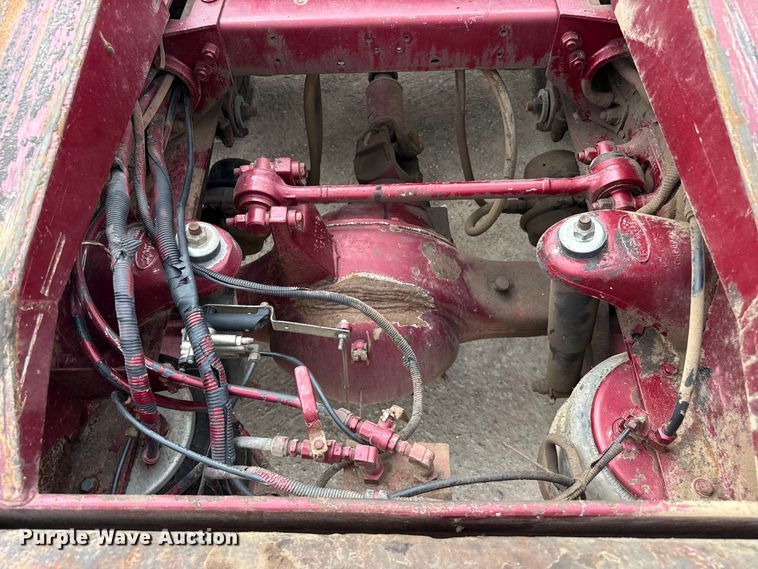image for item EW4175 1982 Peterbilt 382 semi truck