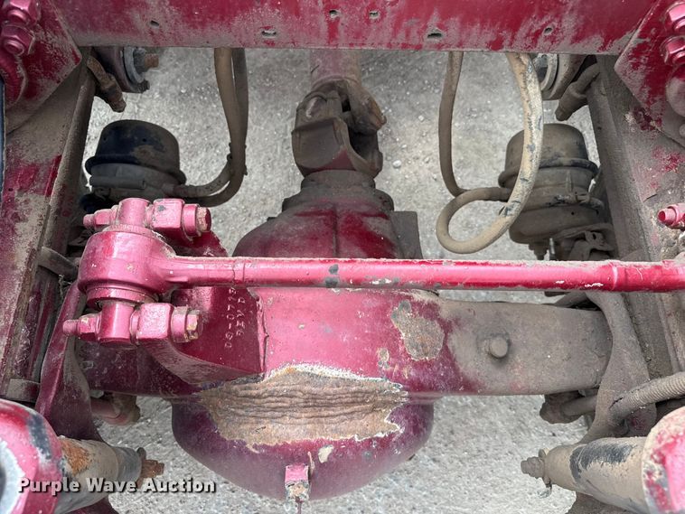 image for item EW4175 1982 Peterbilt 382 semi truck
