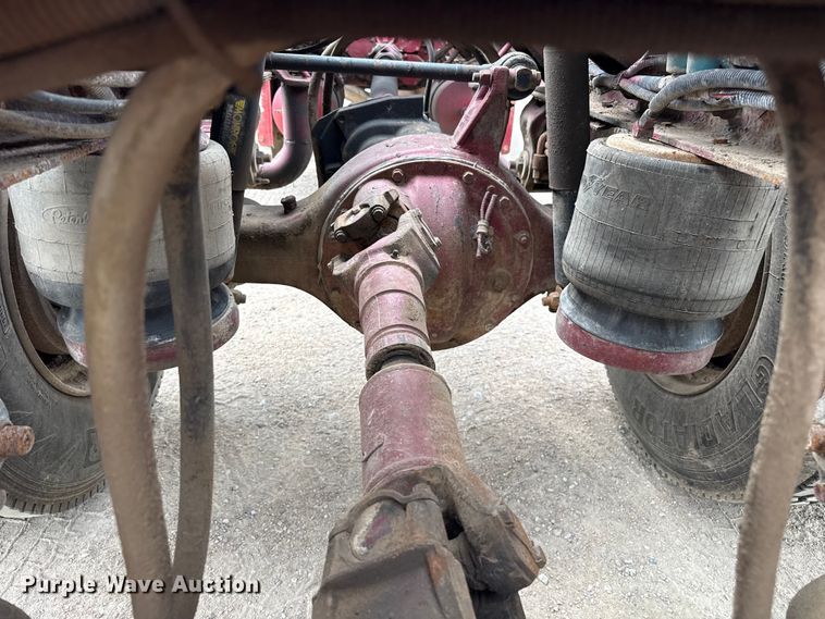 image for item EW4175 1982 Peterbilt 382 semi truck