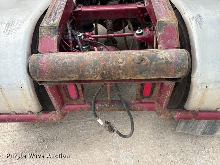 image for item EW4175 1982 Peterbilt 382 semi truck