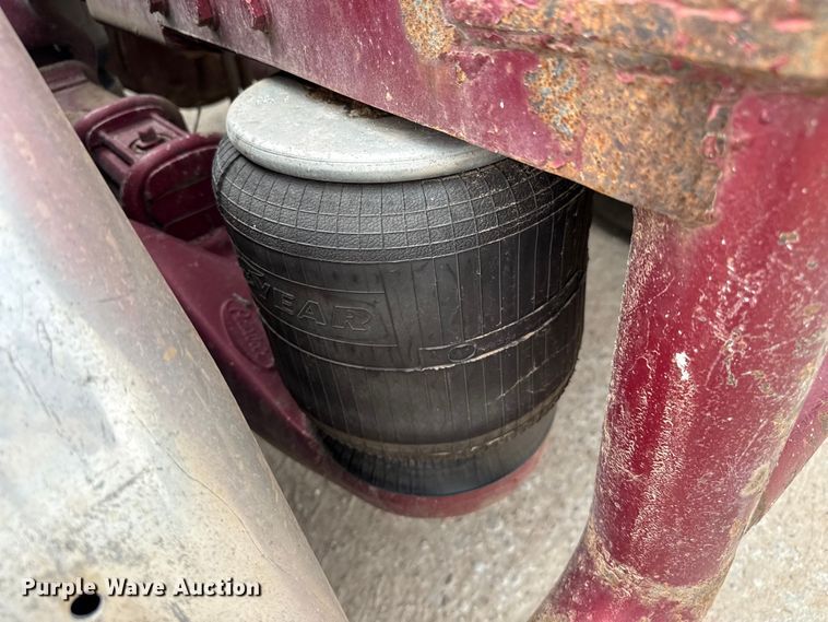 image for item EW4175 1982 Peterbilt 382 semi truck