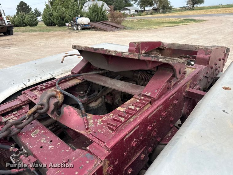 image for item EW4175 1982 Peterbilt 382 semi truck