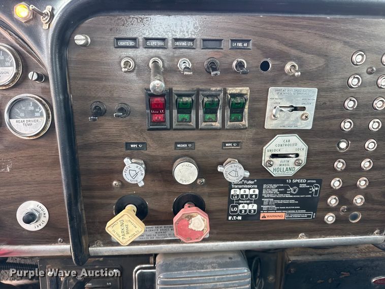 image for item EW4175 1982 Peterbilt 382 semi truck