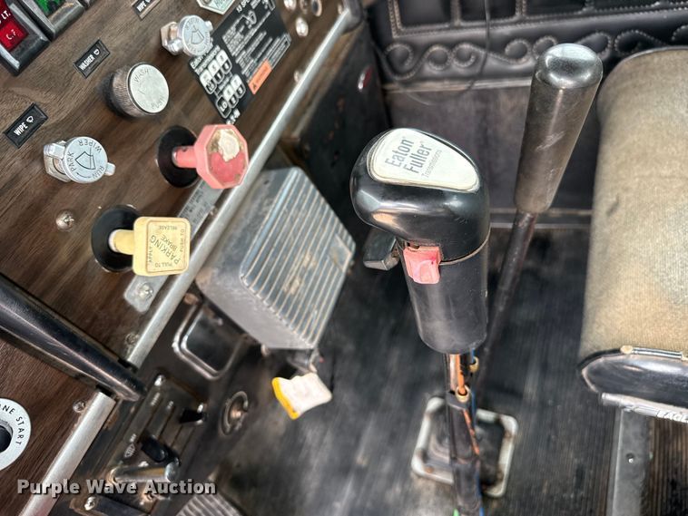 image for item EW4175 1982 Peterbilt 382 semi truck