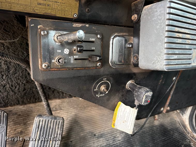 image for item EW4175 1982 Peterbilt 382 semi truck