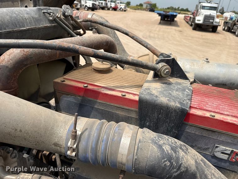 image for item EW4175 1982 Peterbilt 382 semi truck