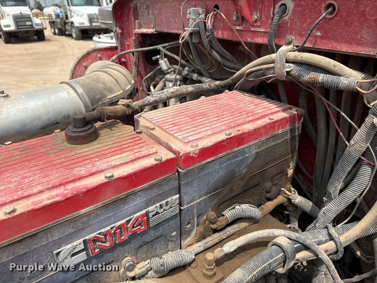 image for item EW4175 1982 Peterbilt 382 semi truck