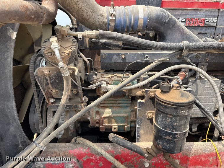 image for item EW4175 1982 Peterbilt 382 semi truck