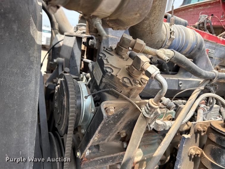 image for item EW4175 1982 Peterbilt 382 semi truck