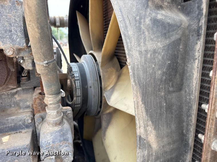 image for item EW4175 1982 Peterbilt 382 semi truck