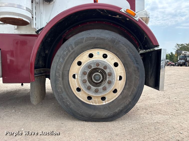 image for item EW4175 1982 Peterbilt 382 semi truck