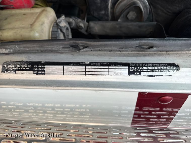image for item EW4175 1982 Peterbilt 382 semi truck