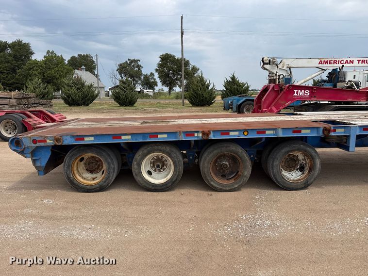 image for item EW4176 2001 Viking oilfield trailer
