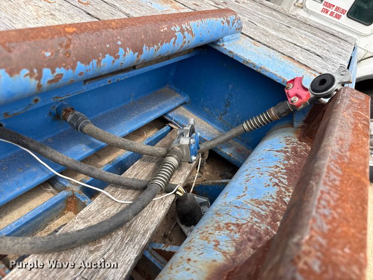 image for item EW4176 2001 Viking oilfield trailer