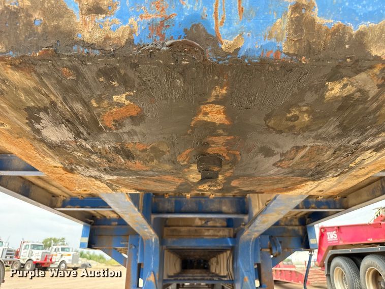 image for item EW4176 2001 Viking oilfield trailer
