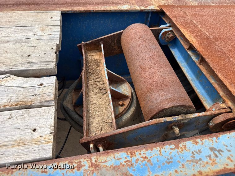 image for item EW4176 2001 Viking oilfield trailer