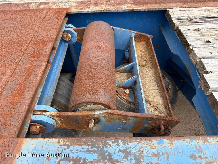 image for item EW4176 2001 Viking oilfield trailer