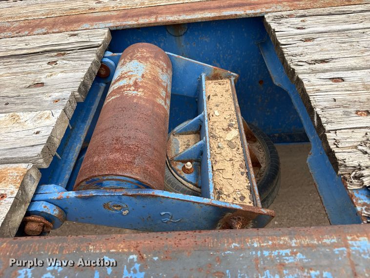 image for item EW4176 2001 Viking oilfield trailer