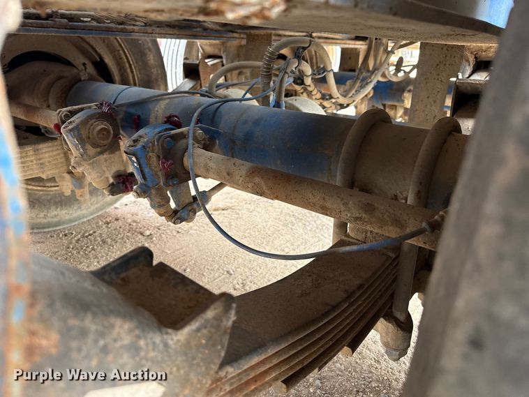 image for item EW4176 2001 Viking oilfield trailer