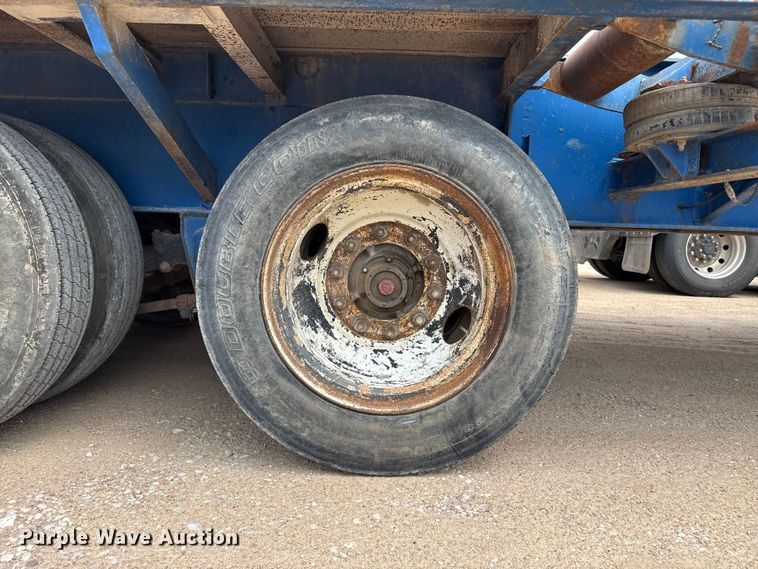 image for item EW4176 2001 Viking oilfield trailer