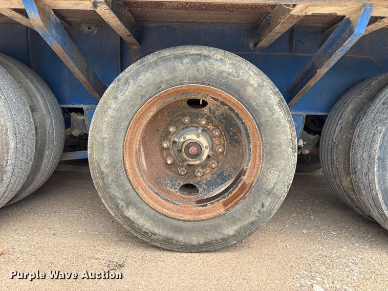 image for item EW4176 2001 Viking oilfield trailer