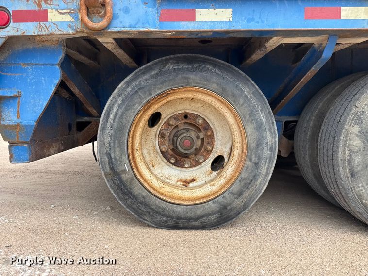 image for item EW4176 2001 Viking oilfield trailer