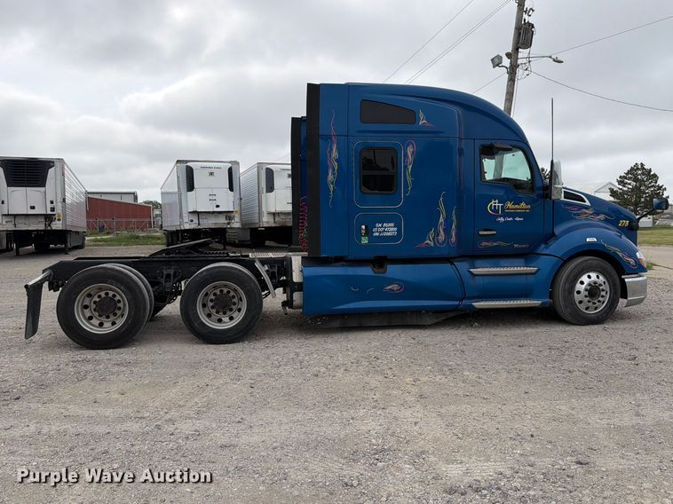 image for item EX4105 2018 Kenworth T680 semi truck