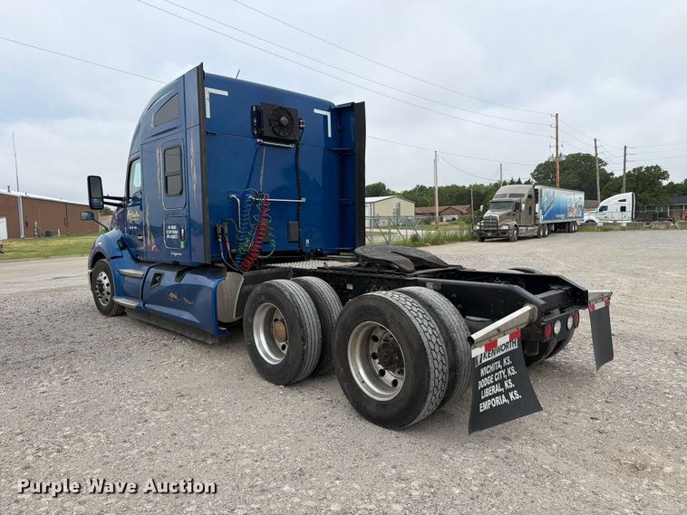 image for item EX4105 2018 Kenworth T680 semi truck