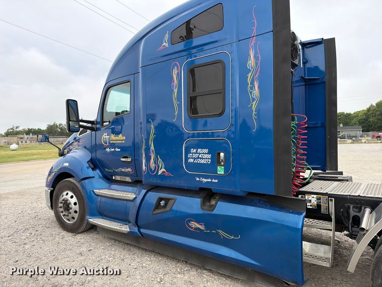 image for item EX4105 2018 Kenworth T680 semi truck