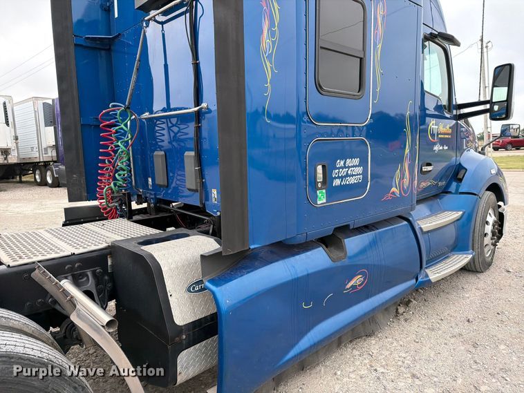 image for item EX4105 2018 Kenworth T680 semi truck