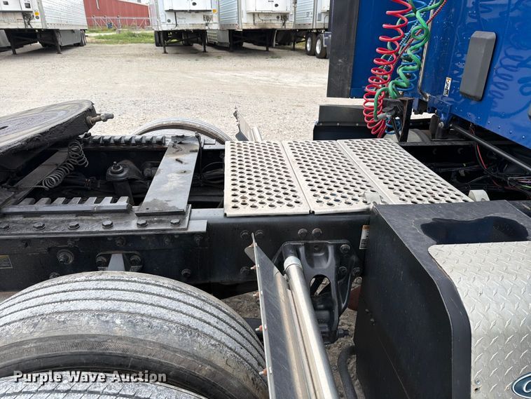image for item EX4105 2018 Kenworth T680 semi truck