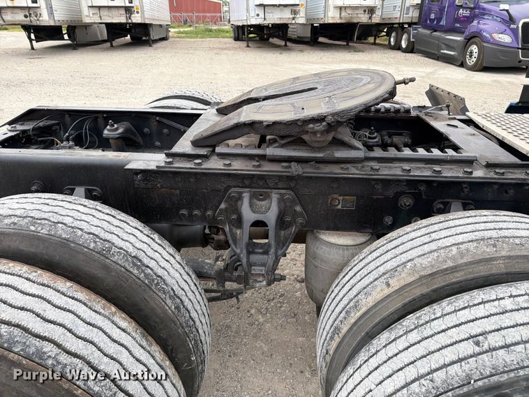 image for item EX4105 2018 Kenworth T680 semi truck