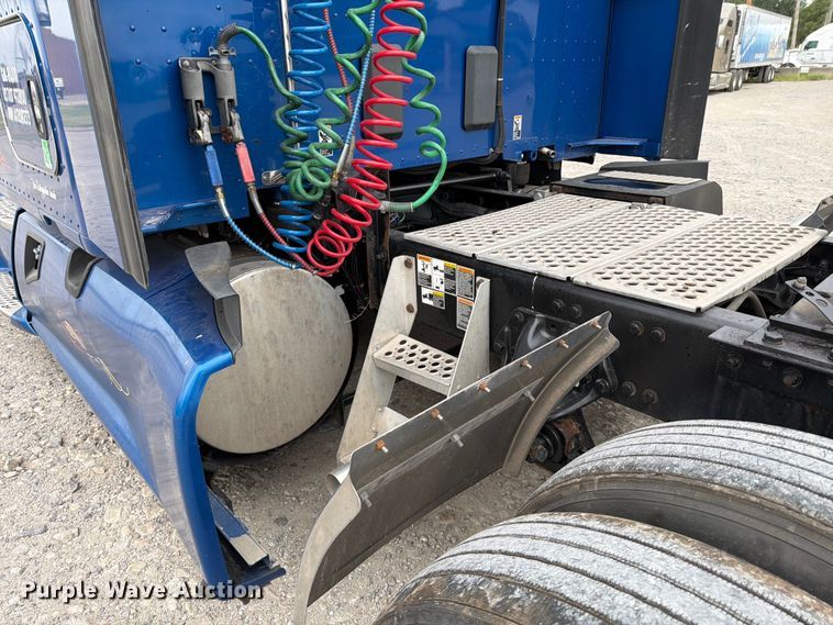 image for item EX4105 2018 Kenworth T680 semi truck