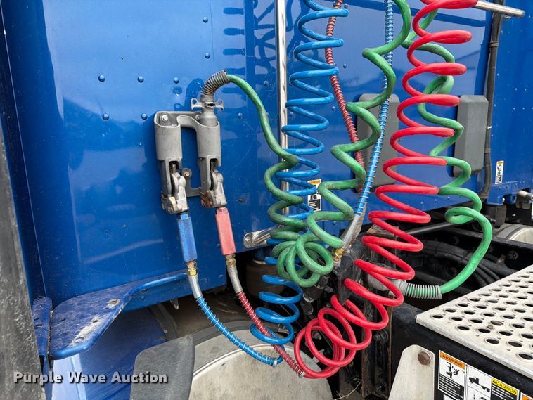 image for item EX4105 2018 Kenworth T680 semi truck