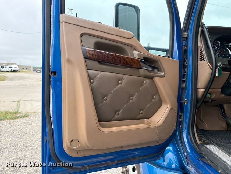 image for item EX4105 2018 Kenworth T680 semi truck