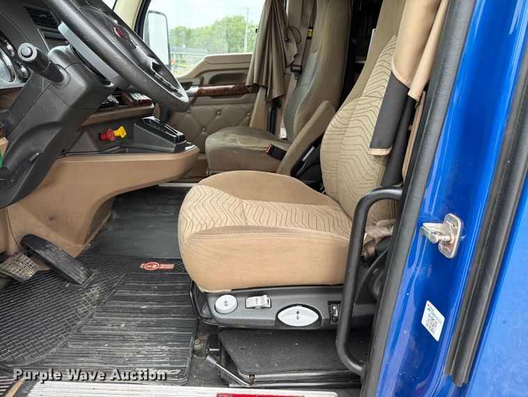 image for item EX4105 2018 Kenworth T680 semi truck