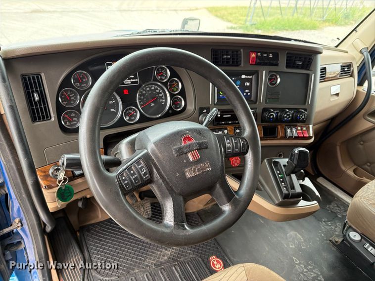 image for item EX4105 2018 Kenworth T680 semi truck