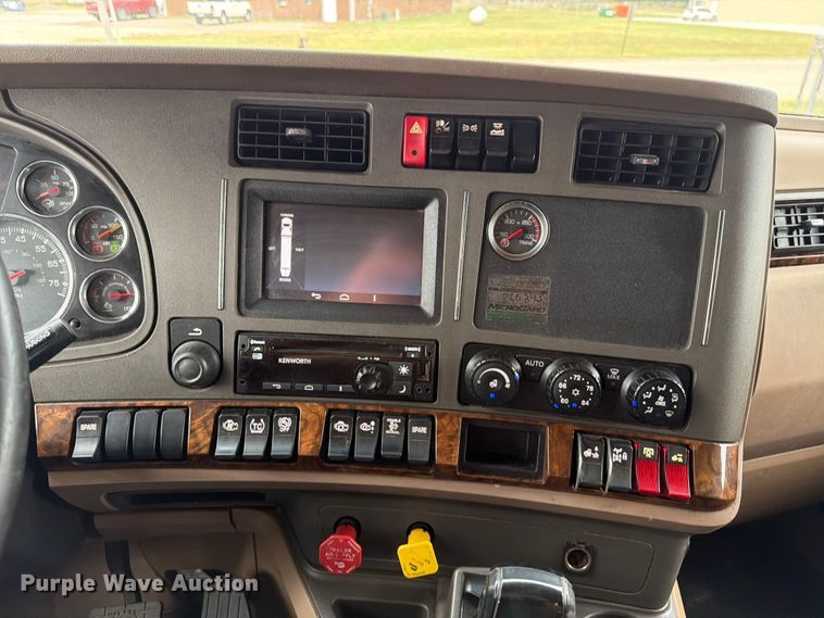 image for item EX4105 2018 Kenworth T680 semi truck