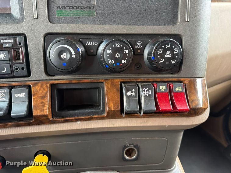 image for item EX4105 2018 Kenworth T680 semi truck