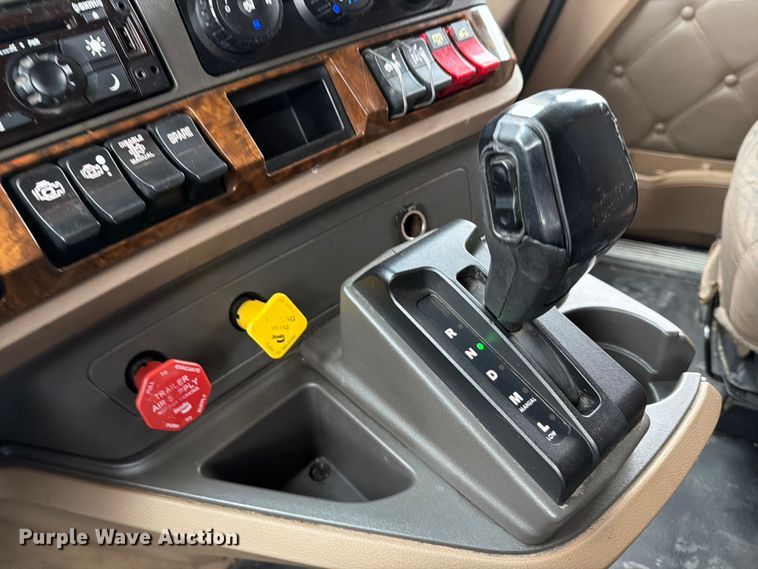 image for item EX4105 2018 Kenworth T680 semi truck