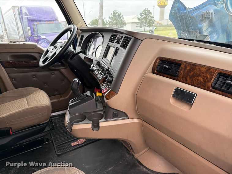 image for item EX4105 2018 Kenworth T680 semi truck