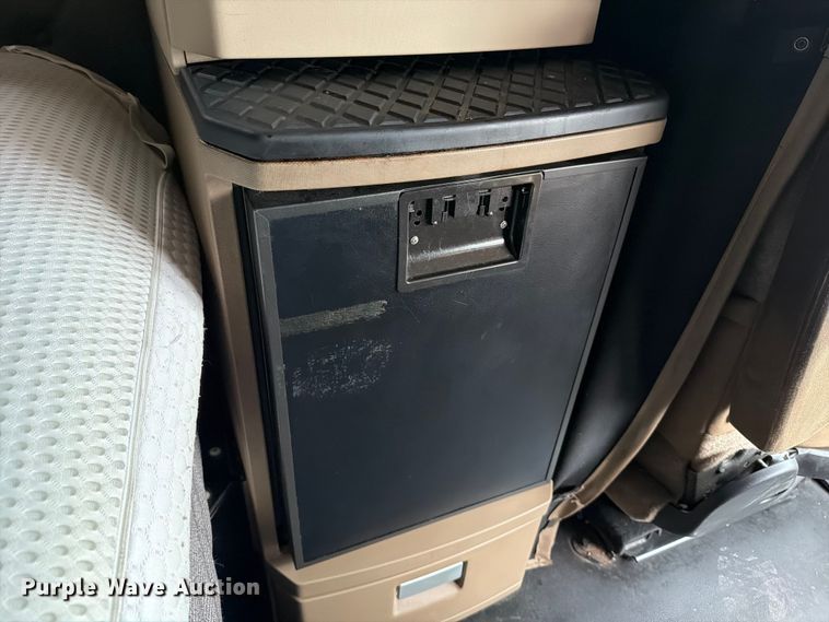 image for item EX4105 2018 Kenworth T680 semi truck